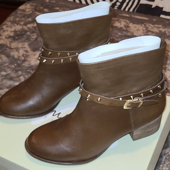 Matisse Rocker Slip On Ankle Booties - Picture 4 of 16